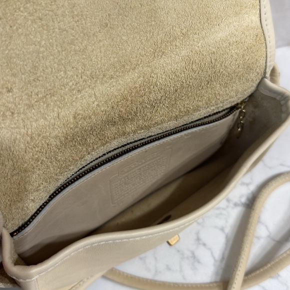 Vintage Coach NYC Dinky Crossbody bag in Bone White - Picture 4 of 9